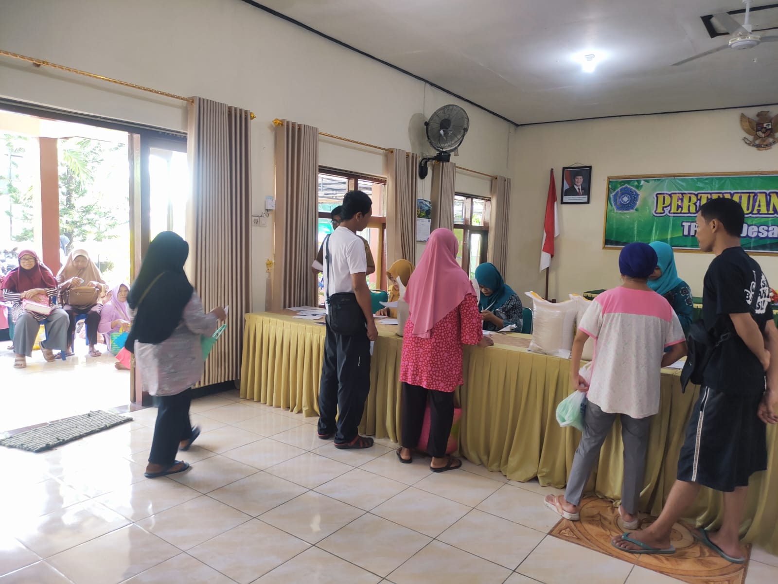 Penyaluran Bansos Bulog